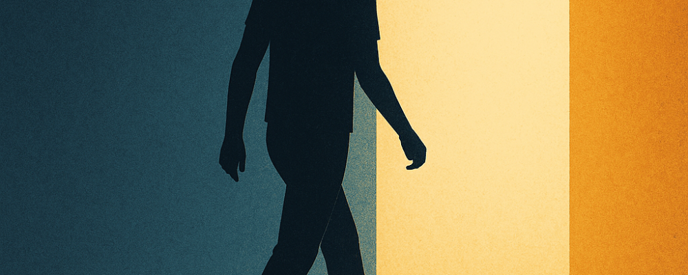 Osoba stojąca na granicy znanego i nieznanego świata, z jedną nogą wychodzącą ze strefy komfortu w kierunku światła – ilustracja odwagi i zmiany.
